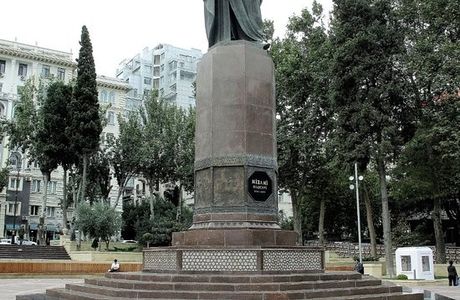 Monument to Nizami Ganjavi