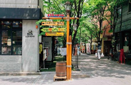 Dongmyeong-dong Cafe Street