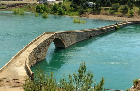Tarihi Ceyhan Köprüsü