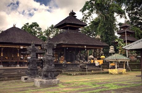 Pucak Tedung Temple