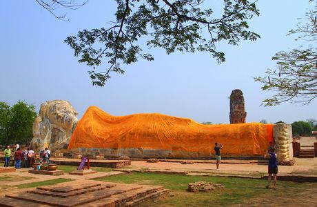 Temple of the Reclining Buddha (Wat Lokayasutharam)