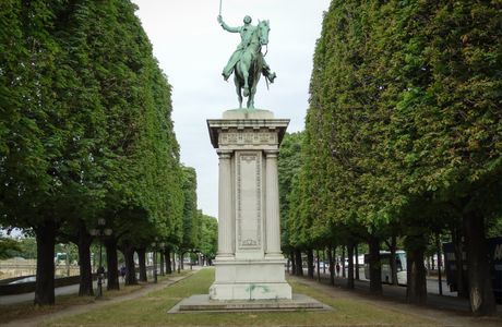 Monument a La Fayette