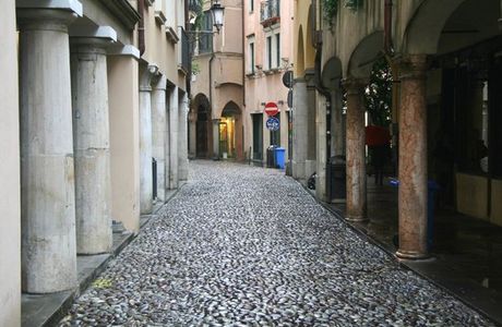 Antico quartiere Ebraico - Claustro della Giudecca