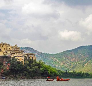 Siliserh Lake