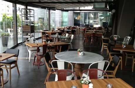 WINSTONS CAFE BAR
