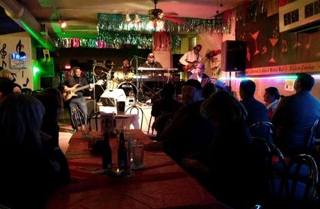 The Raven Lounge & Restaurant