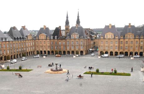 La Plaque Tournante