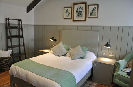 The Crown Pub & Dining