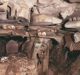 Ishinuki Nagino Burial Cave