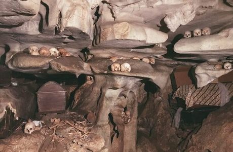 Ishinuki Nagino Burial Cave