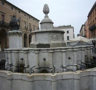 Fontana della Pigna