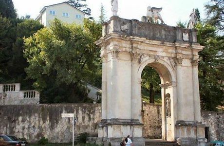 Arco delle Scalette
