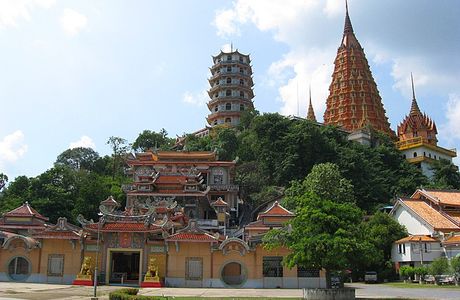 Wat Tham Khao Pun