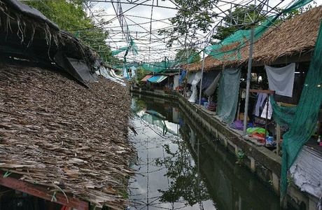 Bang Nam Phueng Floating Market
