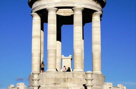 Monumento ai caduti .