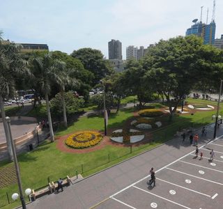 Parque Kennedy - Parque Central de Miraflores