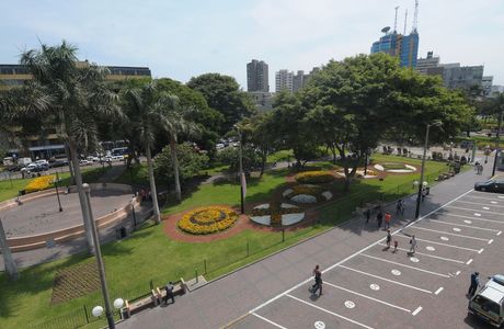 Parque Kennedy - Parque Central de Miraflores