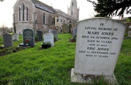 St Mary the Virgin, Woodford