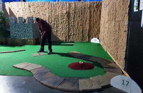18 Hole Mini Golf