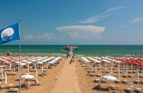 Lido Marina Beach