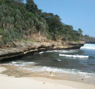 Ngliyep Beach
