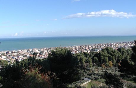 Parco Giochi Pubblico "Monti"