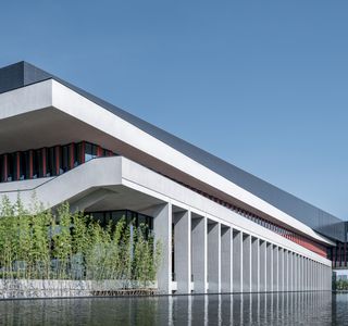 19 CRAC (Centre d'Art Contemporain)