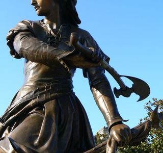 Statue Jeanne Hachette