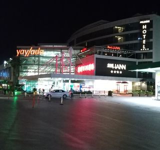 Yaylada Alisveris Merkezi