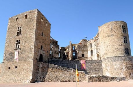 Château de Montrond les Bains