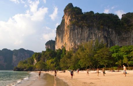 Railay Pub Crawl