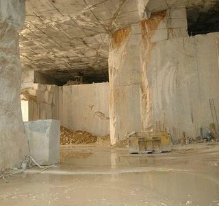 Cava di Marmo al Coperto di Fantiscritti Carrara