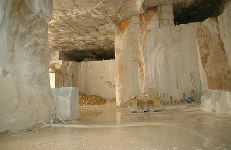 Cava di Marmo al Coperto di Fantiscritti Carrara