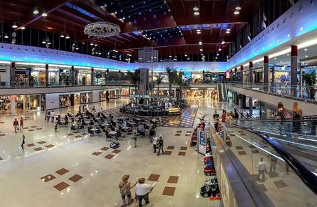 La Canada Shopping Centre
