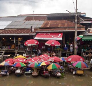 Lam Pam Floating Market