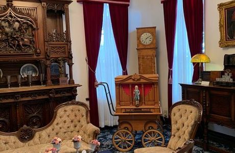 UROKO HOUSE & OBSERVATION GALLERY