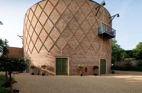 Grange Park Opera - Theatre in the Woods