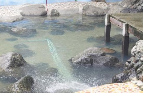 Bo Khlueng Hot Spring