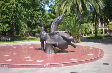 Monument to Muhajirs