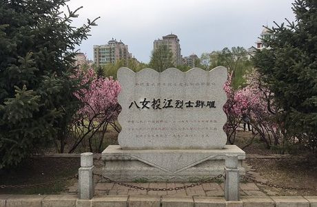 Eight-Heroine Statues