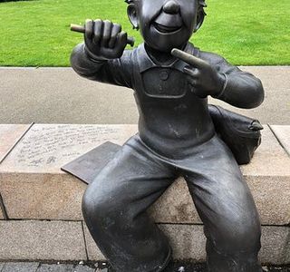 OOR Wullie Bronze Statue