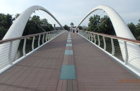 Tiszavirág Pedestrian Bridge