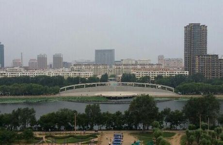 YueLiang GuangChang BuXingJie