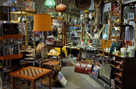 Lothlorien Antiques & Collectables Emporium