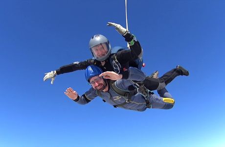 UK Parachuting