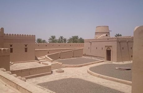 Al Khandaq Castle
