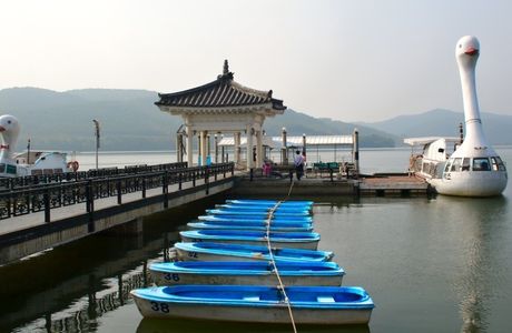 Bomun Lake