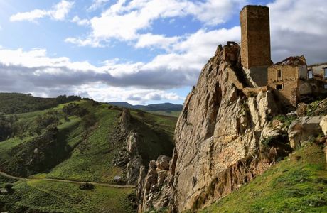 Castello di Gresti o Pietratagliata