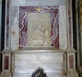 Dante's tomb and Quadrarco of Braccioforte