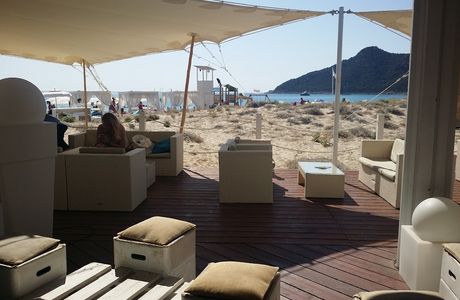 Entu Beach Bar